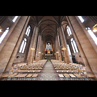 Marburg, St. Elisabeth, Innenraum in Richtunhg Orgel (beleuchtet) mit Blick ins Gew�lbe
