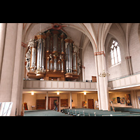 Marburg, St. Marien, Innenraum und Orgel seitlich