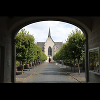 Marienstatt, Abteikirche, Blick von Westen durch den Torbogen auf die Abteikirche