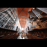 Marienstatt, Abteikirche, Blick vom Chor ins Langhaus und auf ein Bauger�st ind er Vierung