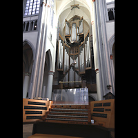 Odenthal, Dom, Mobiler Spieltisch mit Blick zur Orgel