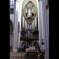 Odenthal, Dom, Mobiler Spieltisch mit Blick zur Orgel