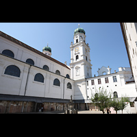 Passau, Dom St. Stephan, Domhof auf der Nordseite