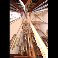 Südliches Seitenschiff mit Josef-Altar, oben die Orgel auf der Nordseite Rheine, St. Dionysius, Südliches Seitenschiff mit Josef-Altar, oben die Orgel auf der Nordseite