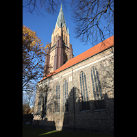 Schleswig, Dom St. Petri (Chororgel), Blick von Sdosten auf den Turm und das sdliche Seitenschiff