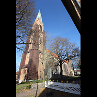 Schleswig, Dom St. Petri (Chororgel), Blick von Sdwesten auf den Turm und das sdliche Seitenschiff