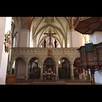 Schleswig, Dom St. Petri (Chororgel), Lettner am Choreingang (1480) mit Kreuzigungsgruppe (um 1500)