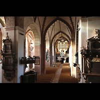 Schleswig, Dom St. Petri (Chororgel), Seitlicher Blick vom Lettner ins Langhaus zur Hauptorgel