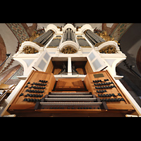 Schleswig, Dom St. Petri (Chororgel), Hauptorgel mit Spieltisch perspektivisch