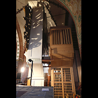 Schleswig, Dom St. Petri (Chororgel), Hauptorgel von der Seite, rechts die neuen Pedal-Register und Schwellwerk