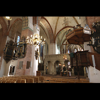 Schleswig, Dom St. Petri (Chororgel), Hauptschiff in RIchtung Norden: Kanzel, Lettner, Epitaphe und Chororgel