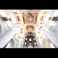 Weingarten, Basilika St. Martin - Groe Orgel, Blick von der Vierung zur Orgel und auf die 2025 restaurierte Decke