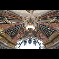 Weingarten, Basilika St. Martin - Groe Orgel, Glockenspiel in Weintraubenform ber dem Spieltisch mit Blick nach oben