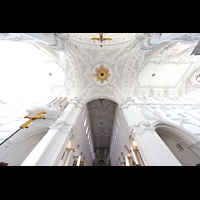 W�rzburg, Dom St. Kilian, Vierungsgew�lbe und Querhaus mit Blick zur Orgel