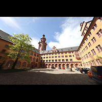 W�rzburg, Maximilian-Universit�t, Neubaukirche, Hof der Alten Universit�t mit Turm der Neubaukirche