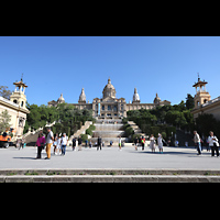 Barcelona, Palacio Nacional Montju�c (Montjuich), Platz vor den Cascades No. 3 mit Palacio Nacional Montjuic