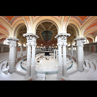 Barcelona, Palacio Nacional Montju�c (Montjuich), Blick vom �u�eren oberen S�ulenumgang in den Raum und zur Orgel