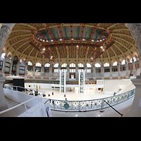 Barcelona, Palacio Nacional Montju�c (Montjuich), Seitlicher Blick vom oberen Rang in den Raum und zur Orgel