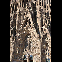 Barcelona, La Sagrada Familia, Portikus der Liebe an der Geburtsfassade