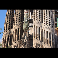 Barcelona, La Sagrada Familia, Lebensbaum und T�rme der Geburtsfassade
