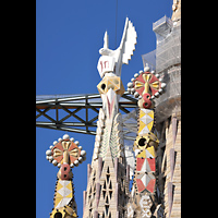 Barcelona, La Sagrada Familia, Spitze des 135 m hohen Joahnnes-Evangelistenturms und zweier Passionst�rme