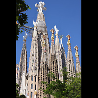 Barcelona, La Sagrada Familia, Turm-Ensemble der Sagrada Familia von Nordosten gesehen