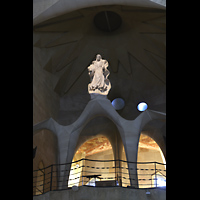 Barcelona, La Sagrada Familia, Figur �ber dem nord�stlichen Portal im Querhaus