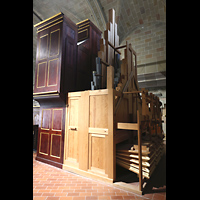 El Vendrell, Esgl�sia parroquial de Sant Salvador, R�ckseite der Orgel mit mech. Balganlage und Bechern der Pedalzungen