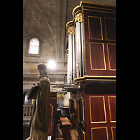 El Vendrell, Esgl�sia parroquial de Sant Salvador, Seitelicher Blick auf die Orgel mit Spieltisch und Chamaden
