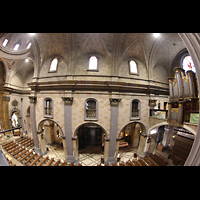 El Vendrell, Esgl�sia parroquial de Sant Salvador, Seitlicher Blick in die Kirche und auf die Orgel