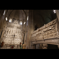 Poblet, Monestir de Santa Maria, Altarretabel (1527-29) und K�nigsgr�ber (Epistelseite)