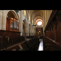 Poblet, Monestir de Santa Maria, Seitlicher Blick vom Chorraum auf die Chorrogel und zur Hauptorgel