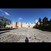 Poblet, Monestir de Santa Maria, Vorplatz und Klosteranlage
