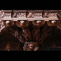 Tarragona, Catedral de Santa Tecla, Figuren und Schnitzwerk am R�ckpositiv
