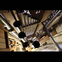 Tarragona, Catedral de Santa Tecla, Blick vom Oberwerk �ber die Pedal-Prospektpfeifen (innen) nach unten