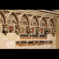 Tarragona, Catedral de Santa Tecla, Figuren am seitlichen Chorumgang