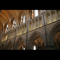 London, St. Saviour Cathedral, Arkaden im Hauptschiff