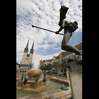Halle (Saale), Marktkirche Unserer Lieben Frauen, Brunnen am Hallmarkt mit Marktkirche