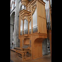 Köln, St. Kunibert, Orgel mit Spieltisch