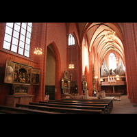 Frankfurt am Main, Kaiserdom St. Bartholomäus, Nordquerhaus mit Altären und Orgel