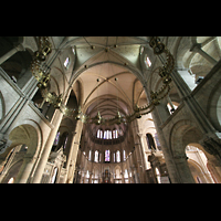 Reims, Basilique Saint-Remi, Leuchter und Chorraum