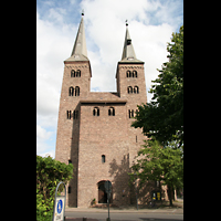 Höxter, Evangelische Stadtkirche St. Kiliani, Doppelturmfassade