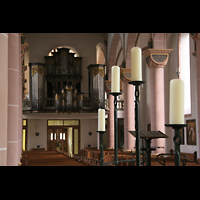 Höxter, St. Nicolai, Hauptorgel mit Kerzen
