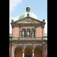 München - Schwabing, St. Ursula (Chororgel), Fassade und Kuppel