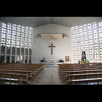 München, Maria-Immaculata-Kirche, Innenraum / Hauptschiff in Richtung Chor