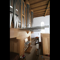 München, Pfarrkirche Heilige Familie, Seitlicher Blick auf die Orgel