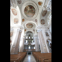 Füssen, Basilika St. Mang, Innenraum / Hauptschiff in Richtung Orgel