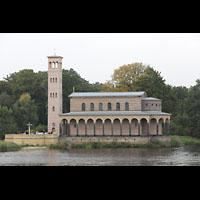 Potsdam - Sacrow, Heilandskirche, Seitenansicht von der Havel