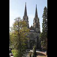 Stuttgart, St. Maria, Doppelturmfassade von der Paulinenstraße (Brücke) aus gesehen