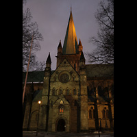 Trondheim, Nidarosdomen (Steinmeyer-Orgel), Außenansicht in der Morgendämmerung